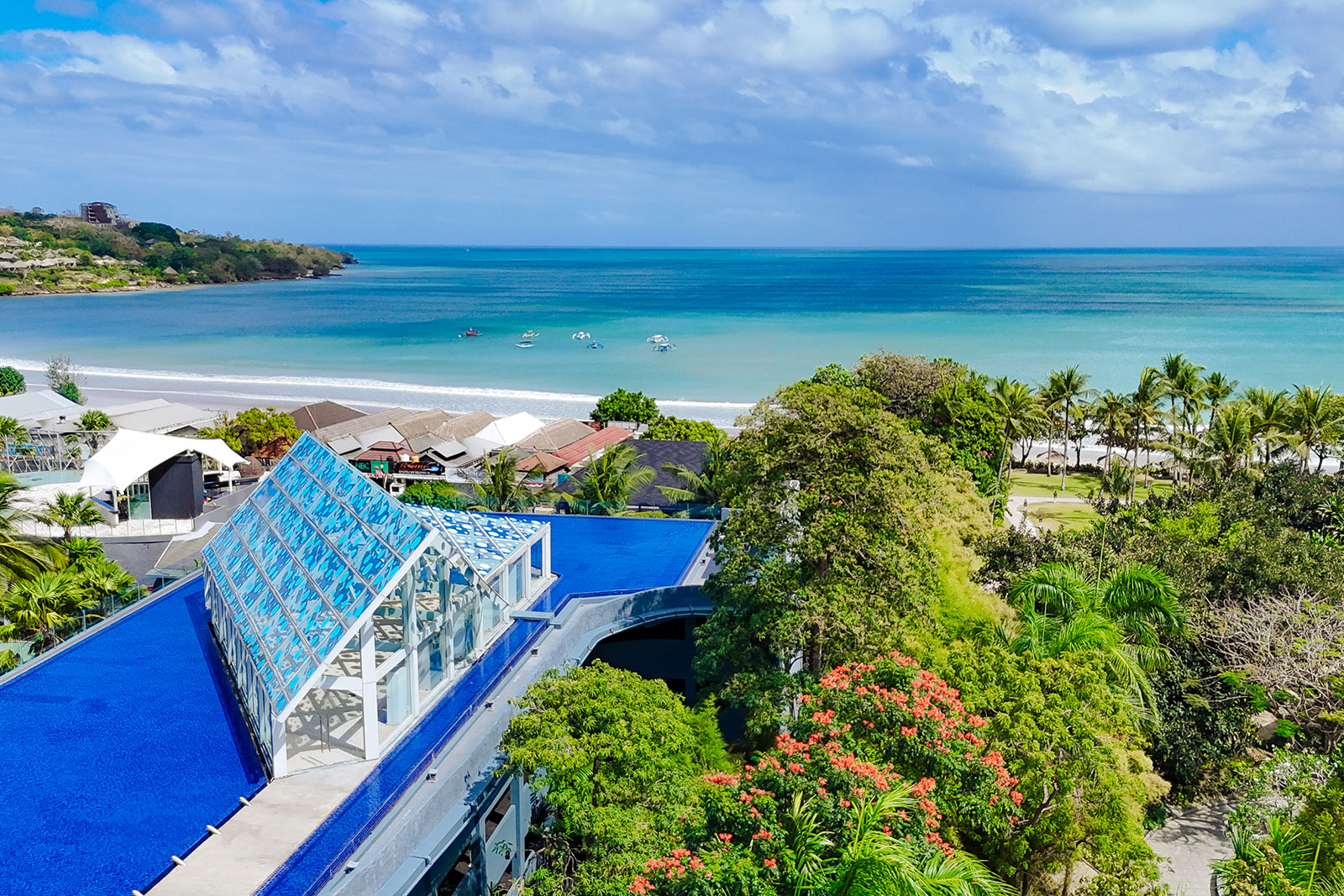 バリ島ガラス張りのチャペルで貸切フォトウェディング