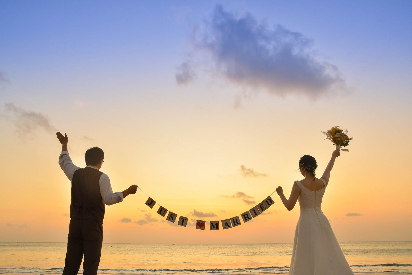 ガーランドとブーケを使ったサンセットフォト