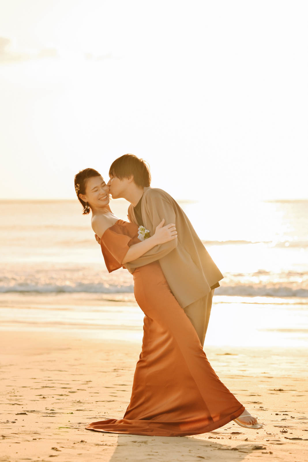 バリ島ウェディングフォト ほっぺにキスショット